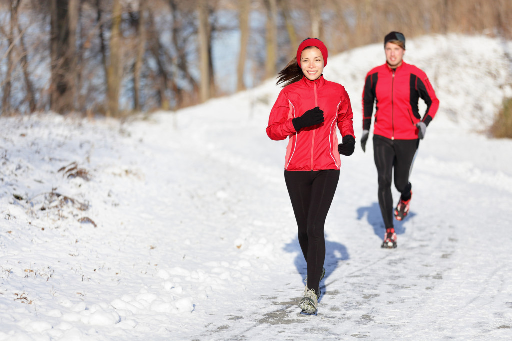Winter running exercise couple