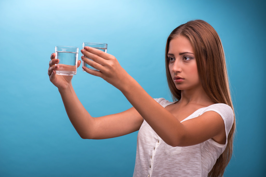 Only one of these glasses contains powerful antioxidants. Choose carefully.