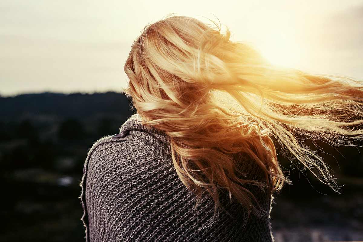 tips for healthy hair | sunny sunset | How Does Water Temperature Affect Your Hair?