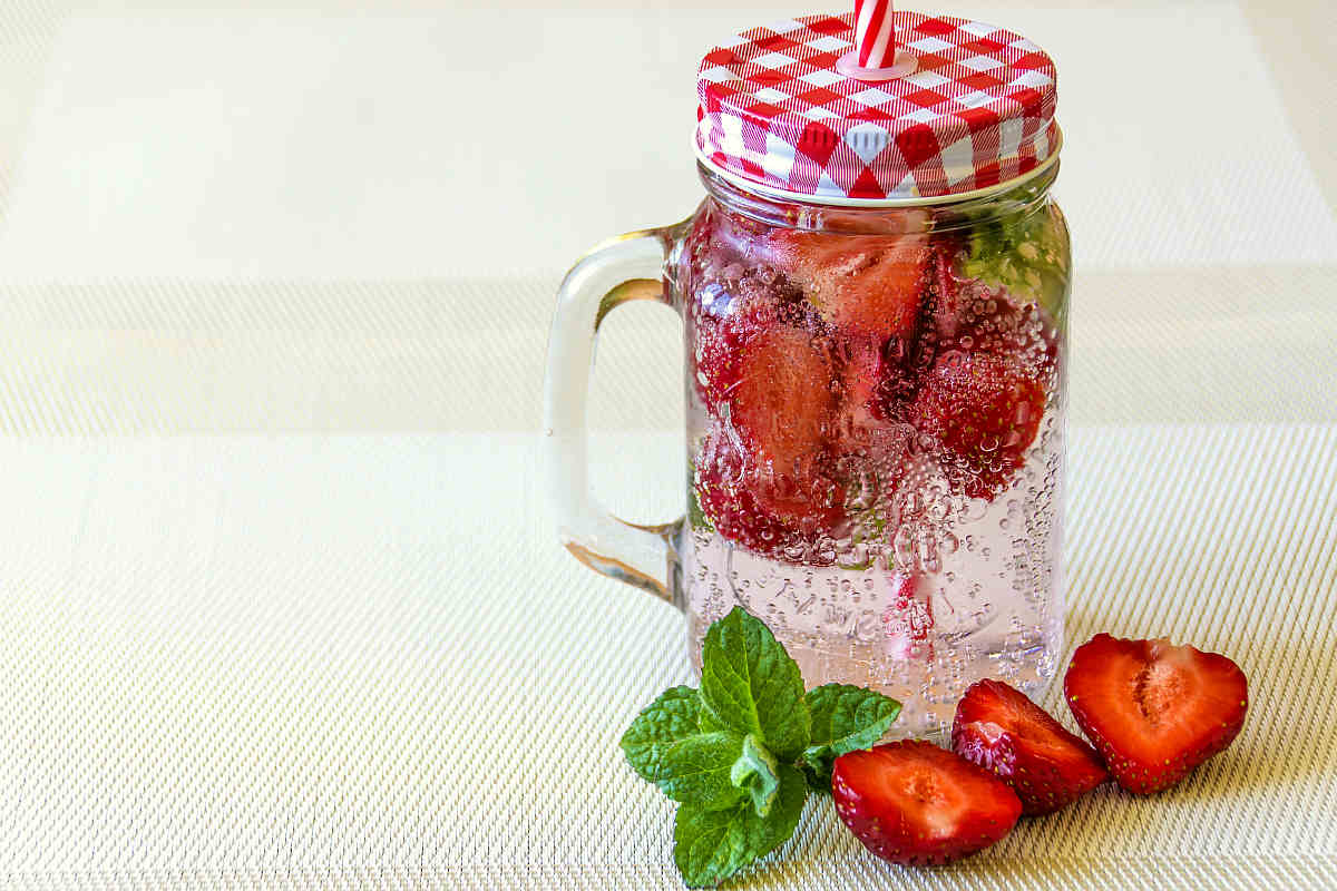 Minerla water with strawberries| Fruits and Veggies That Can Keep You Hydrated