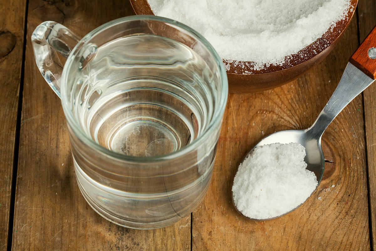 Spoon salt sugar soda glass water | What is Epsom Salt? | Epsom Salt: Health Benefits