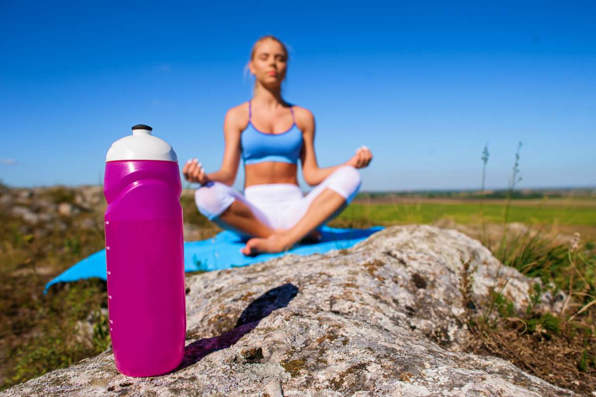 Sports yoga girl drinking water bottle | Best Quick Workouts For Busy People Who Don't Have Much Time