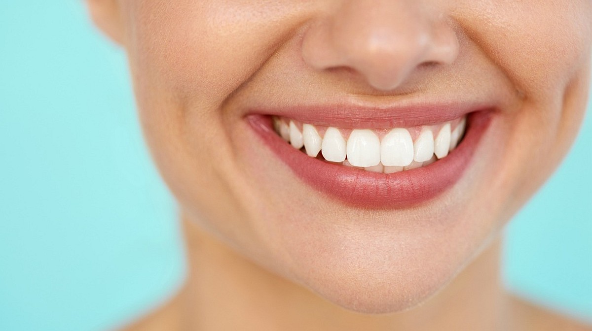 Woman with a great smile | Surprising Benefits of Baking Soda
