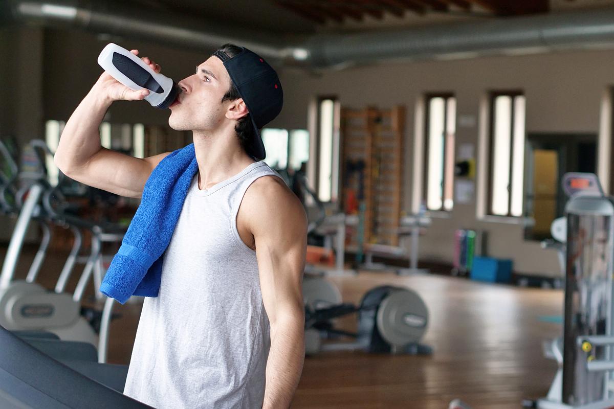 Water break at the gym | Why You Should Drink Hydrogen Water Instead of Purified Water