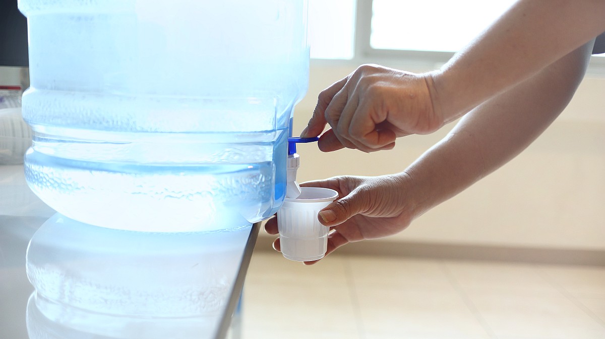 Dispensing purified water | Why You Should Drink Hydrogen Water Instead of Purified Water